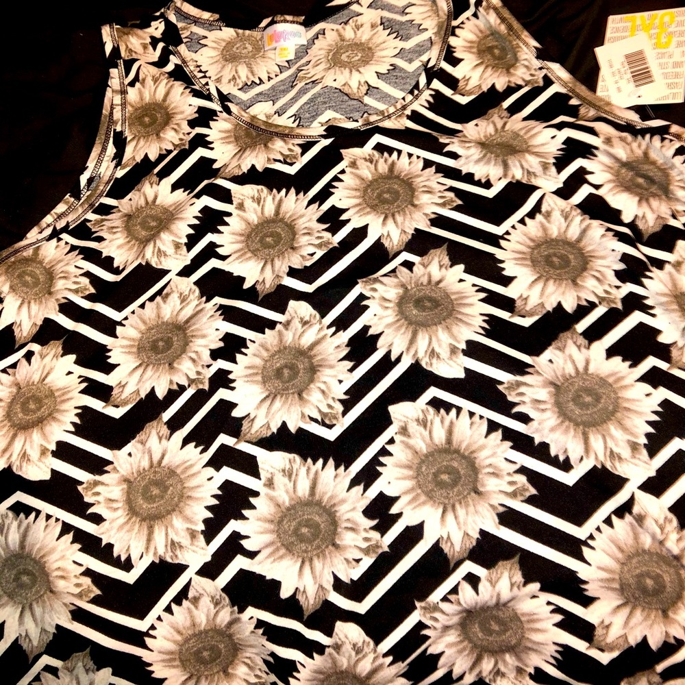 NWT Lularoe floral tank. Size 3X